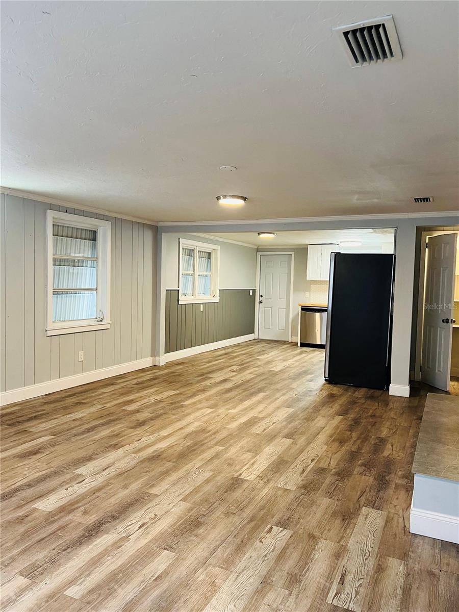 WELLESLEY ACRES - Residential Lease