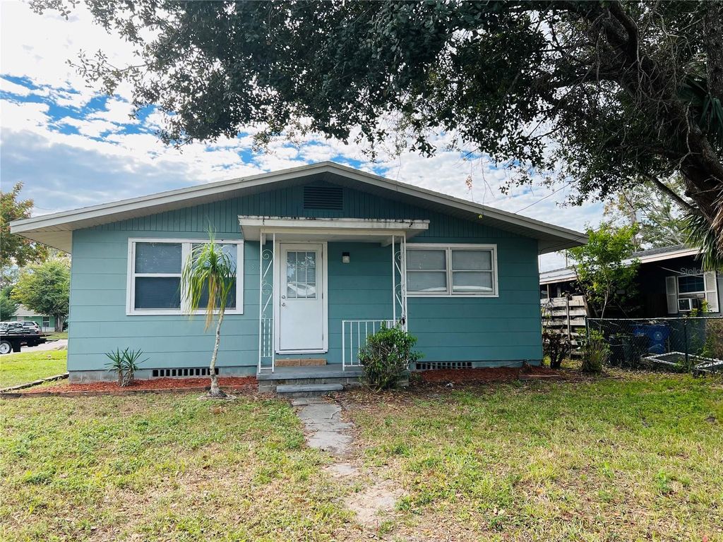 Photo of 501 25th Avenue W, Bradenton, FL 34205 (MLS # A4676526)