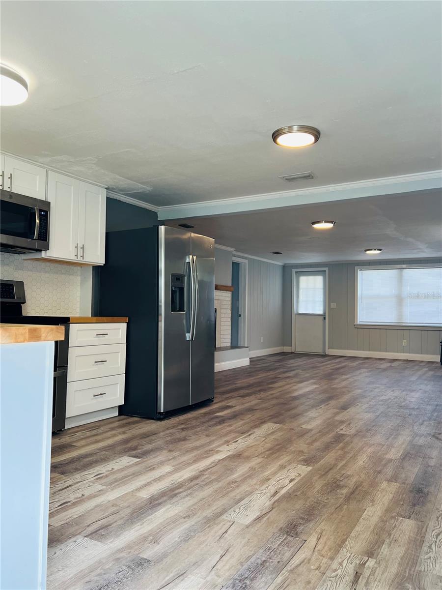 WELLESLEY ACRES - Residential Lease