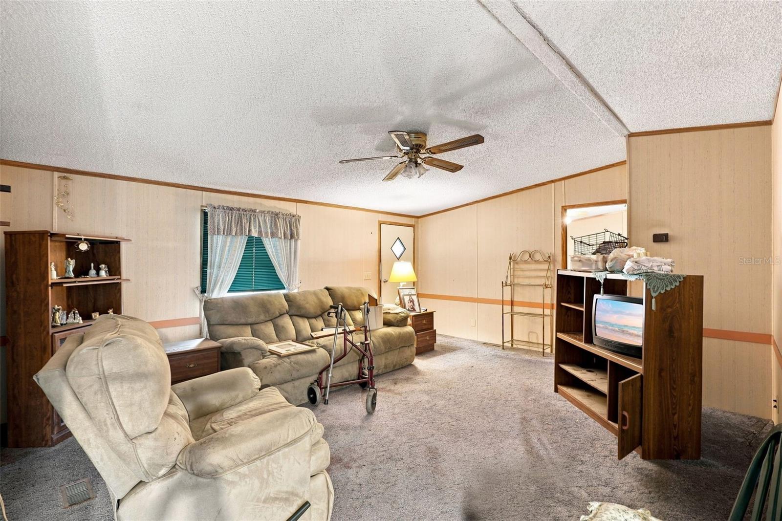 2746 TROPICAL LAKE DRIVE