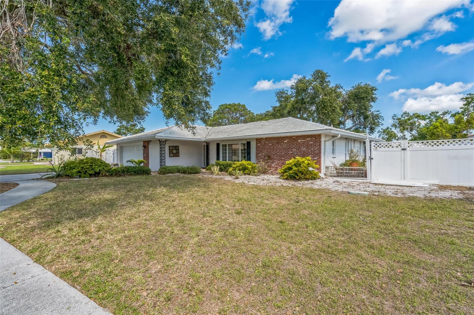 2521 CARLISLE PLACE
