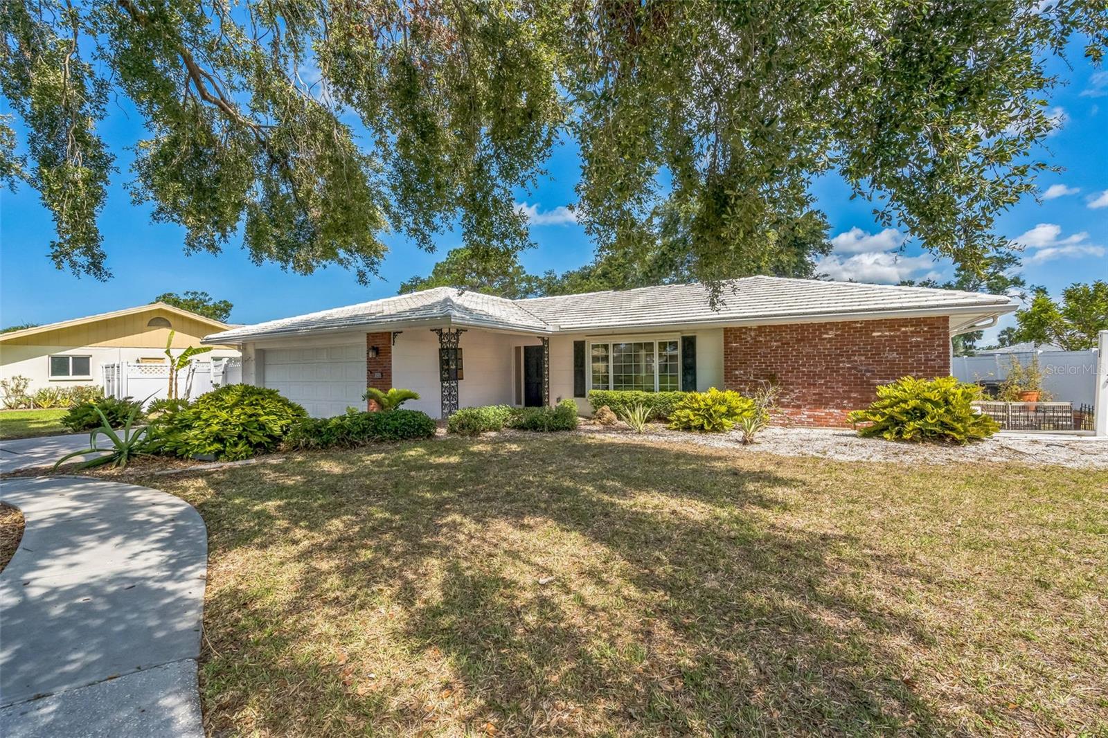 2521 CARLISLE PLACE