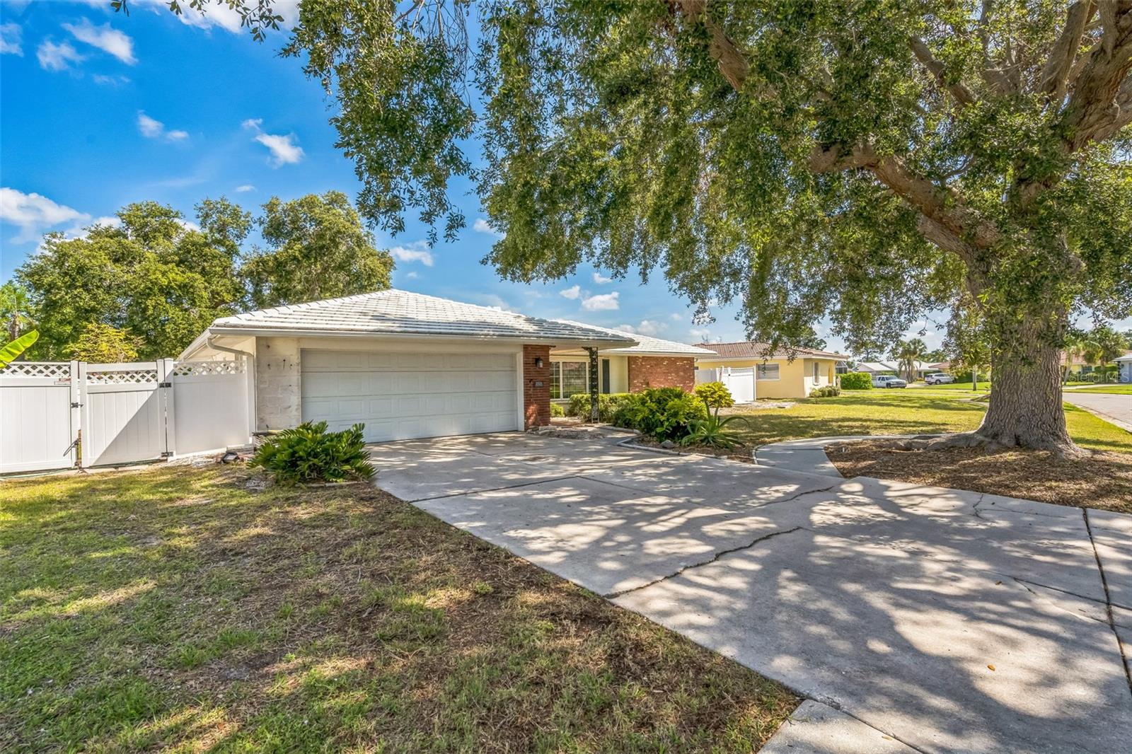 2521 CARLISLE PLACE