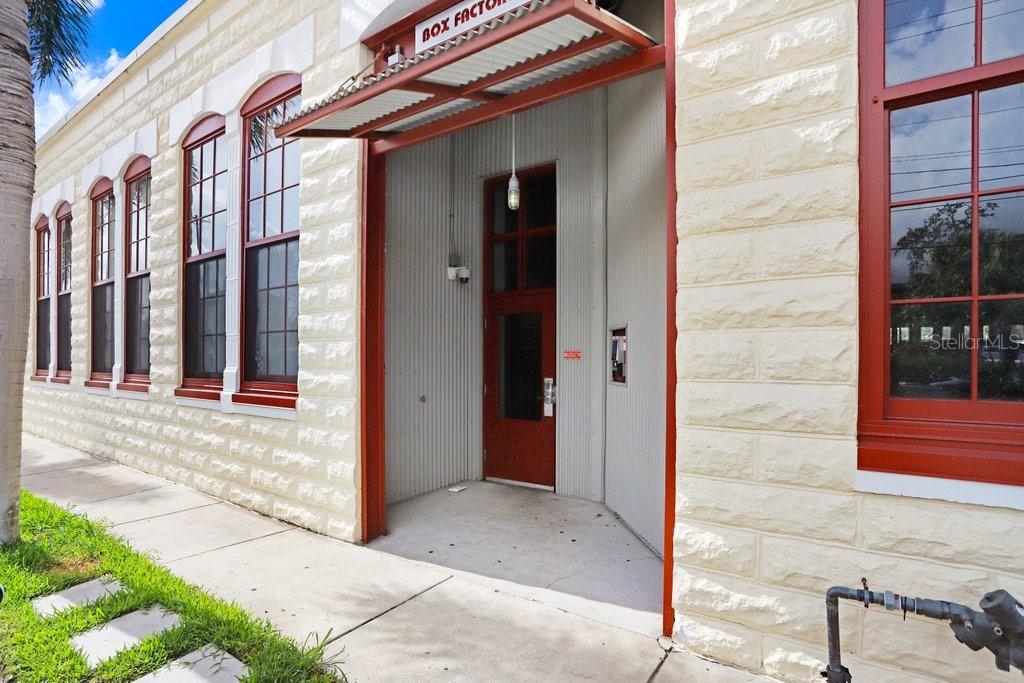 2001 E 2ND AVENUE 37