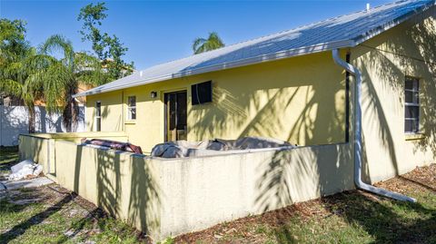 A home in PALMETTO