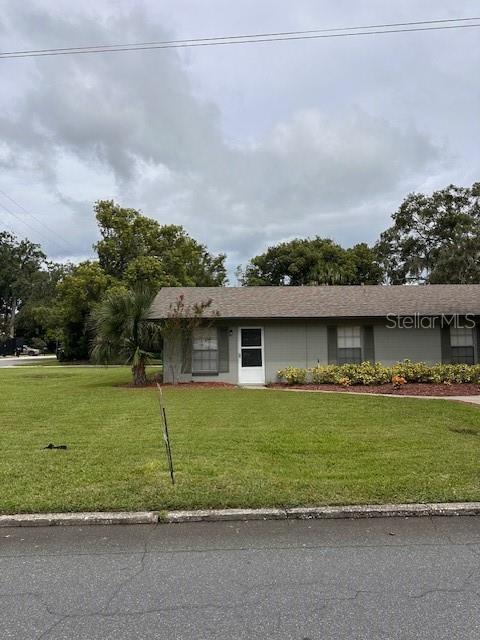 Great location! 2 bedrooms 1.5 baths duplex home in Mount Dora. Corner unit, 1 car carport, lawn maintenance included in rent.