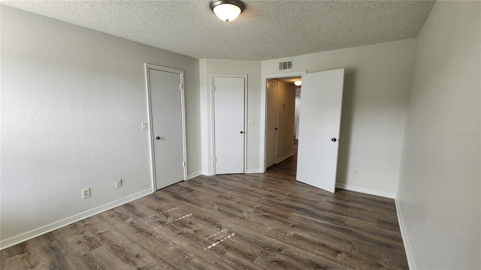 VENETIAN PLACE - Residential