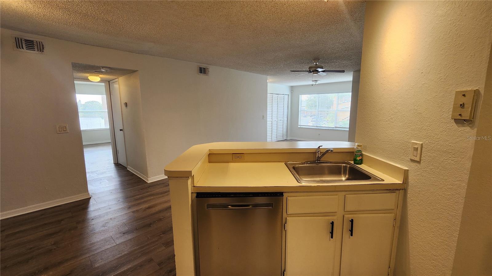VENETIAN PLACE - Residential