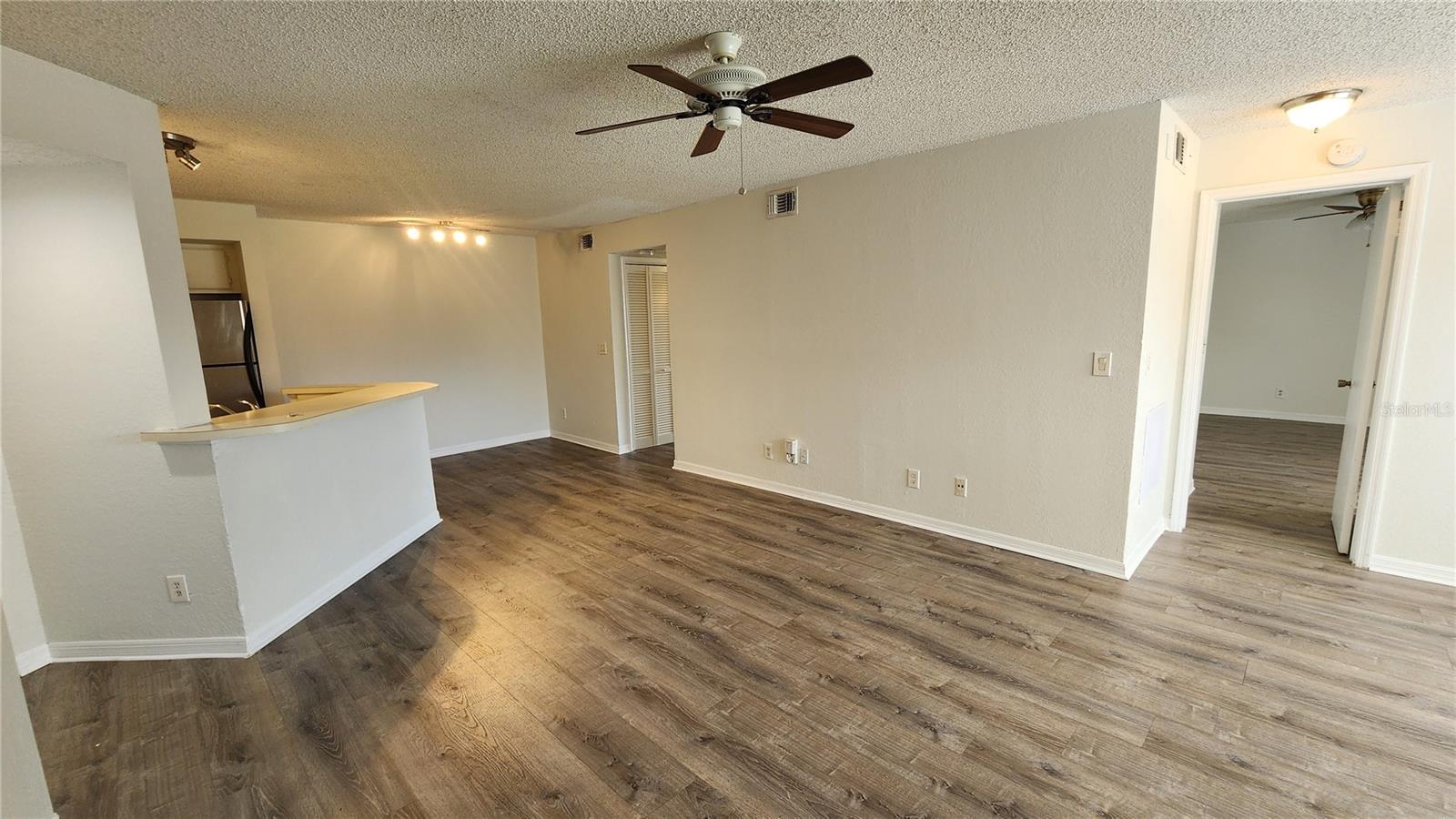 VENETIAN PLACE - Residential