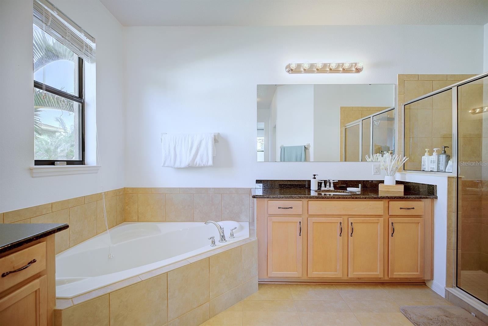 SHINGLE CRK RESERVE/OAKS PH V - Residential