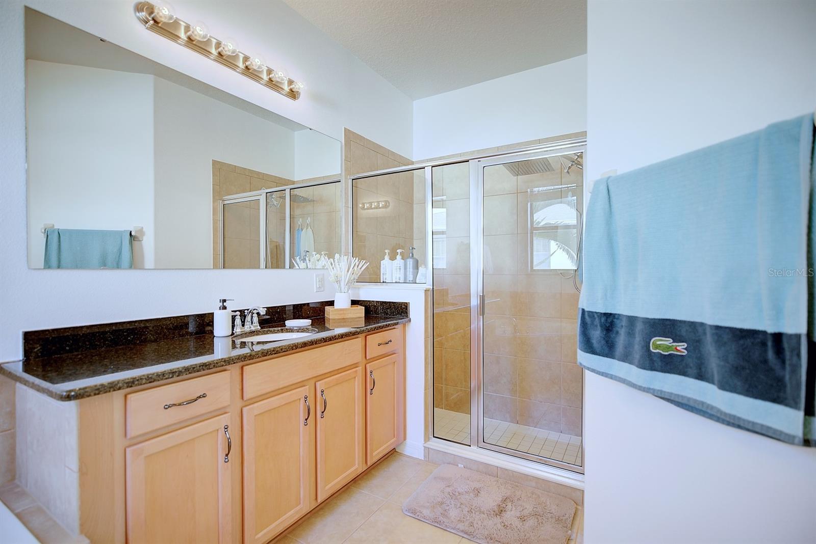 SHINGLE CRK RESERVE/OAKS PH V - Residential