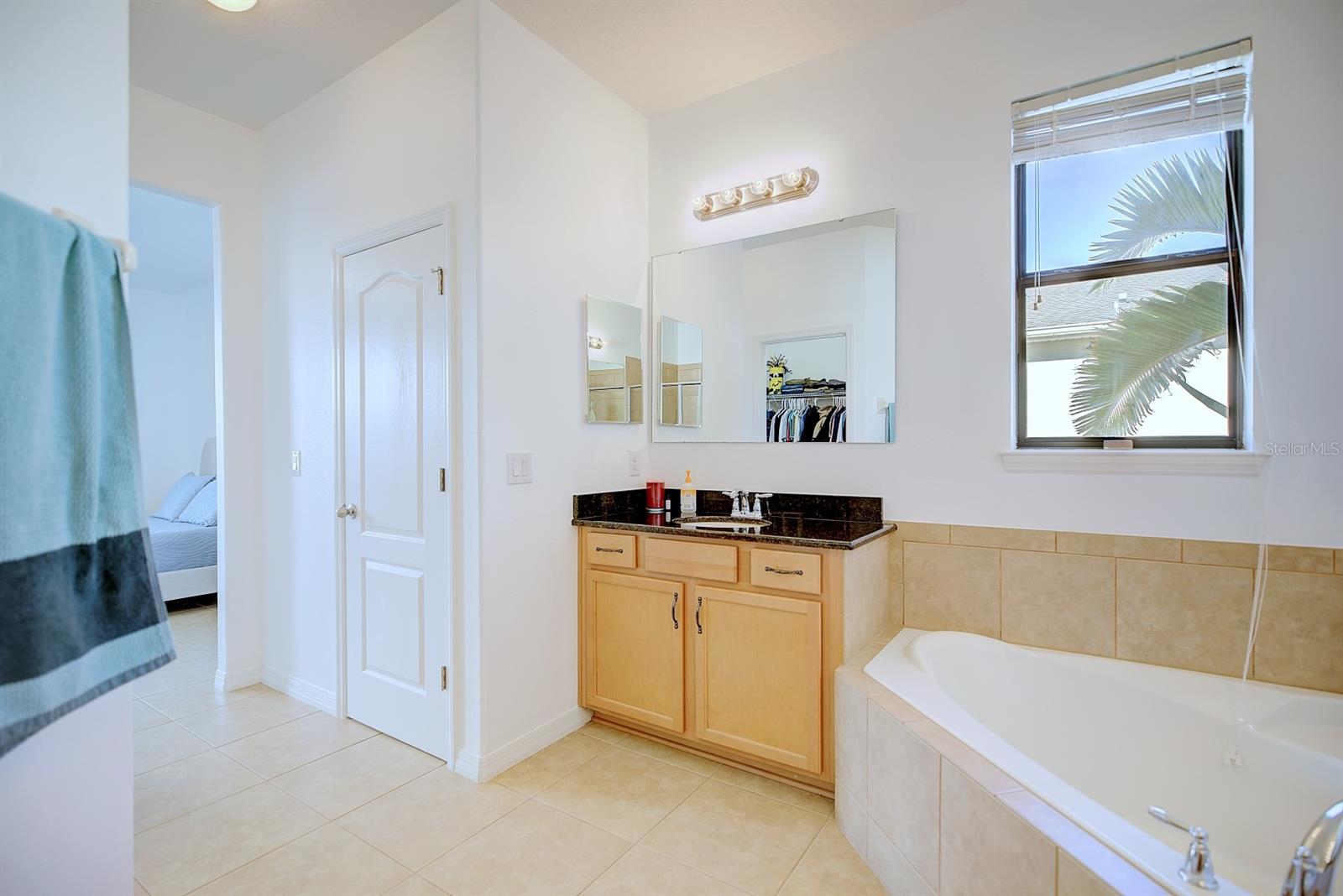 SHINGLE CRK RESERVE/OAKS PH V - Residential