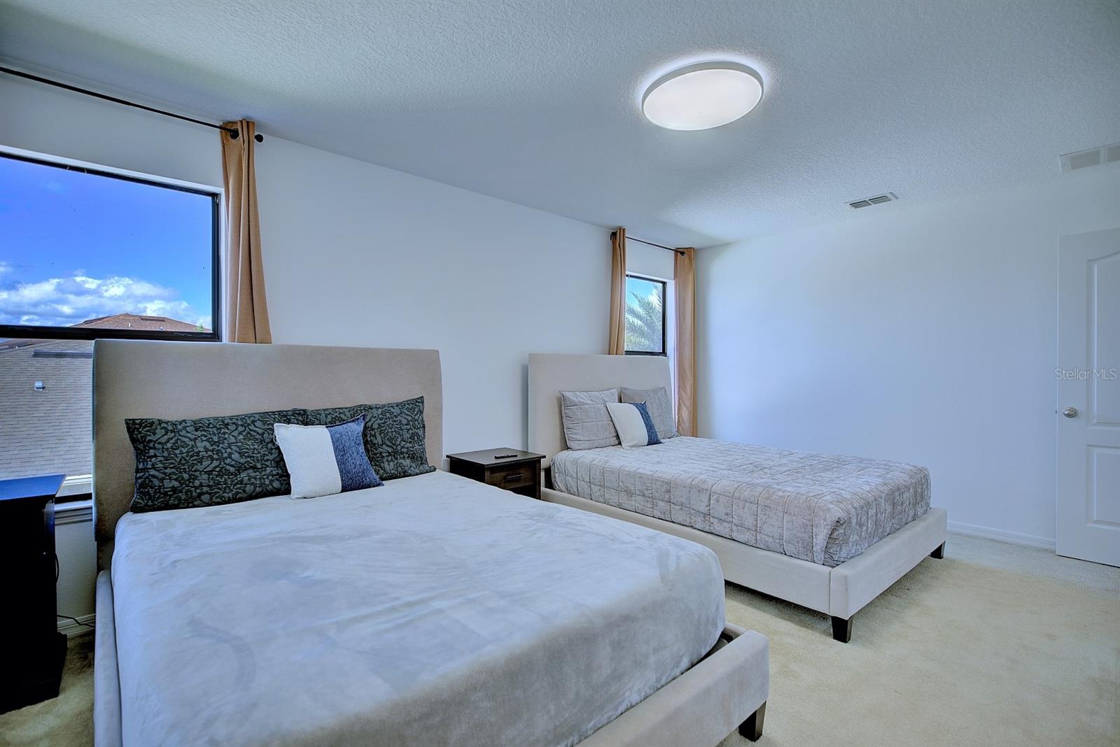 SHINGLE CRK RESERVE/OAKS PH V - Residential