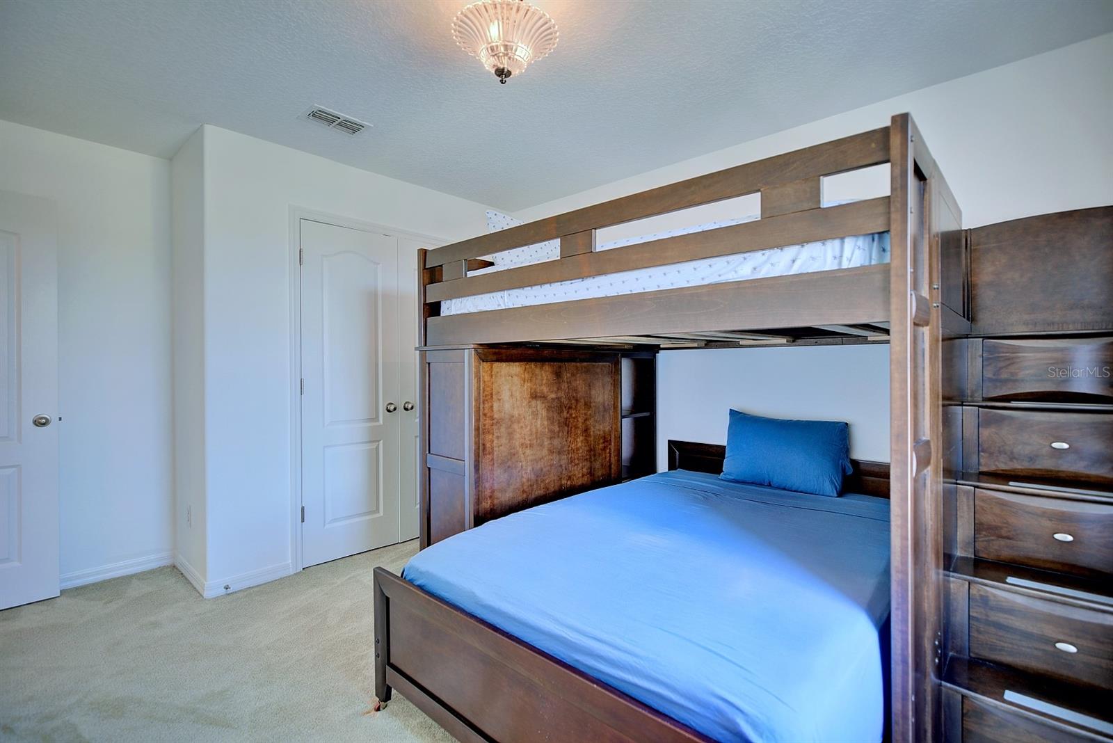 SHINGLE CRK RESERVE/OAKS PH V - Residential