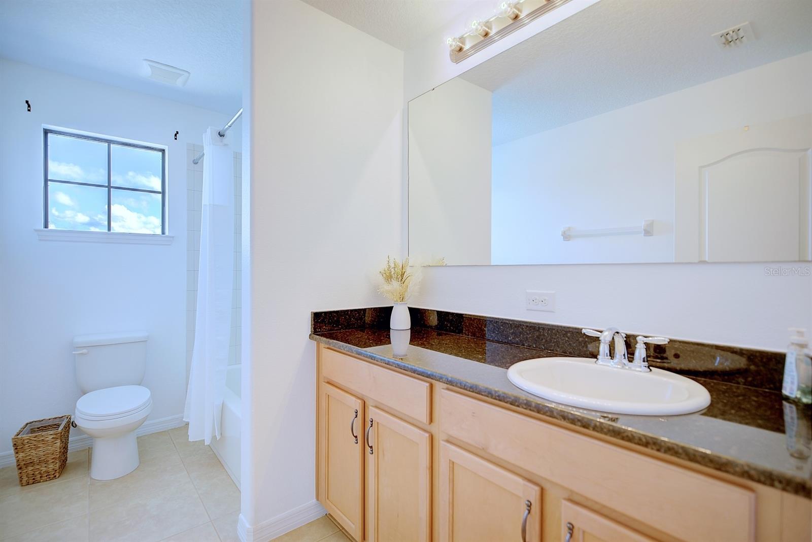 SHINGLE CRK RESERVE/OAKS PH V - Residential