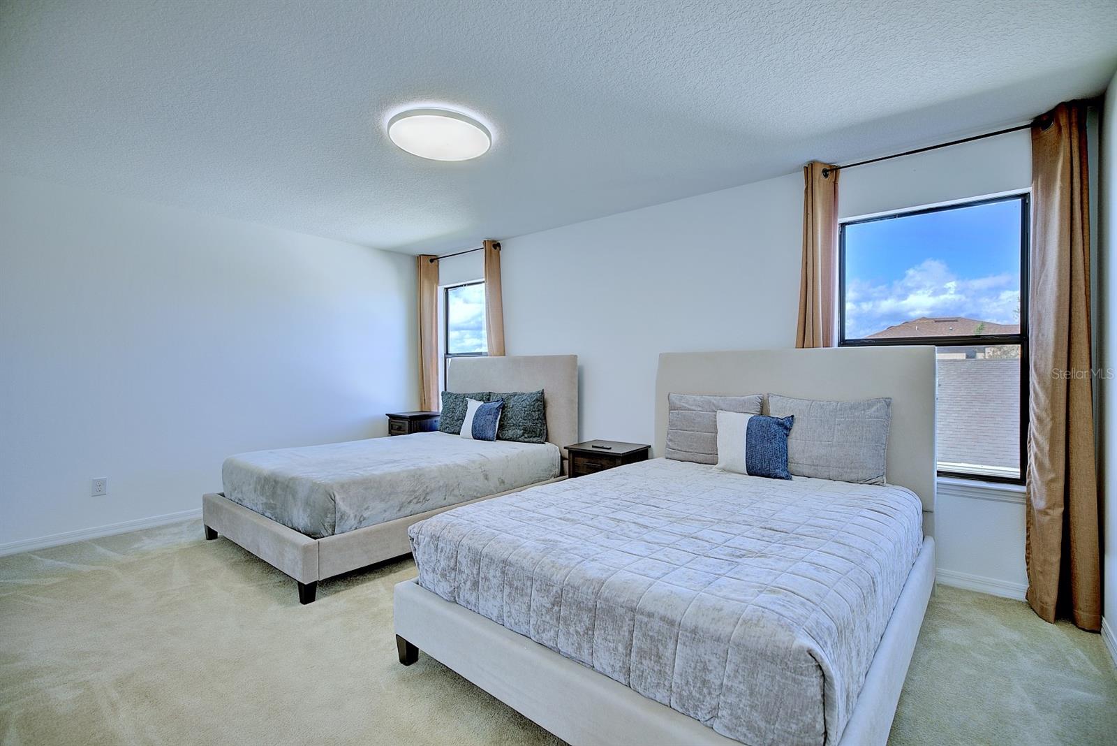 SHINGLE CRK RESERVE/OAKS PH V - Residential