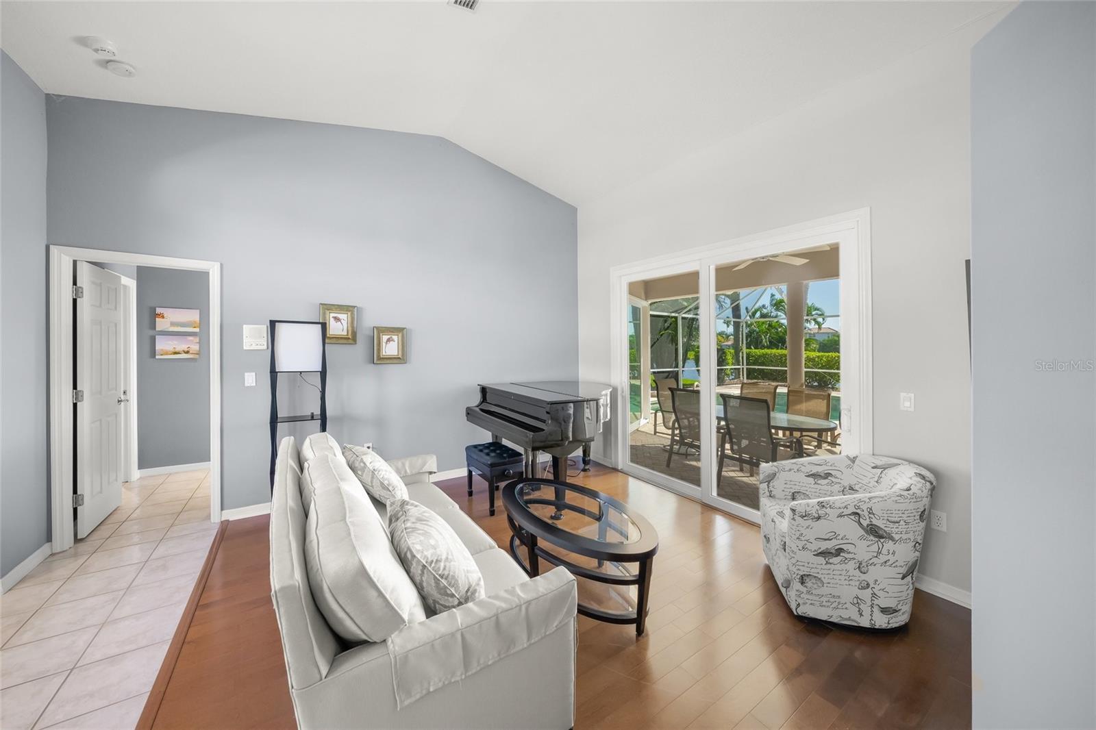 BARTON FARMS, LAUREL LAKES - Residential