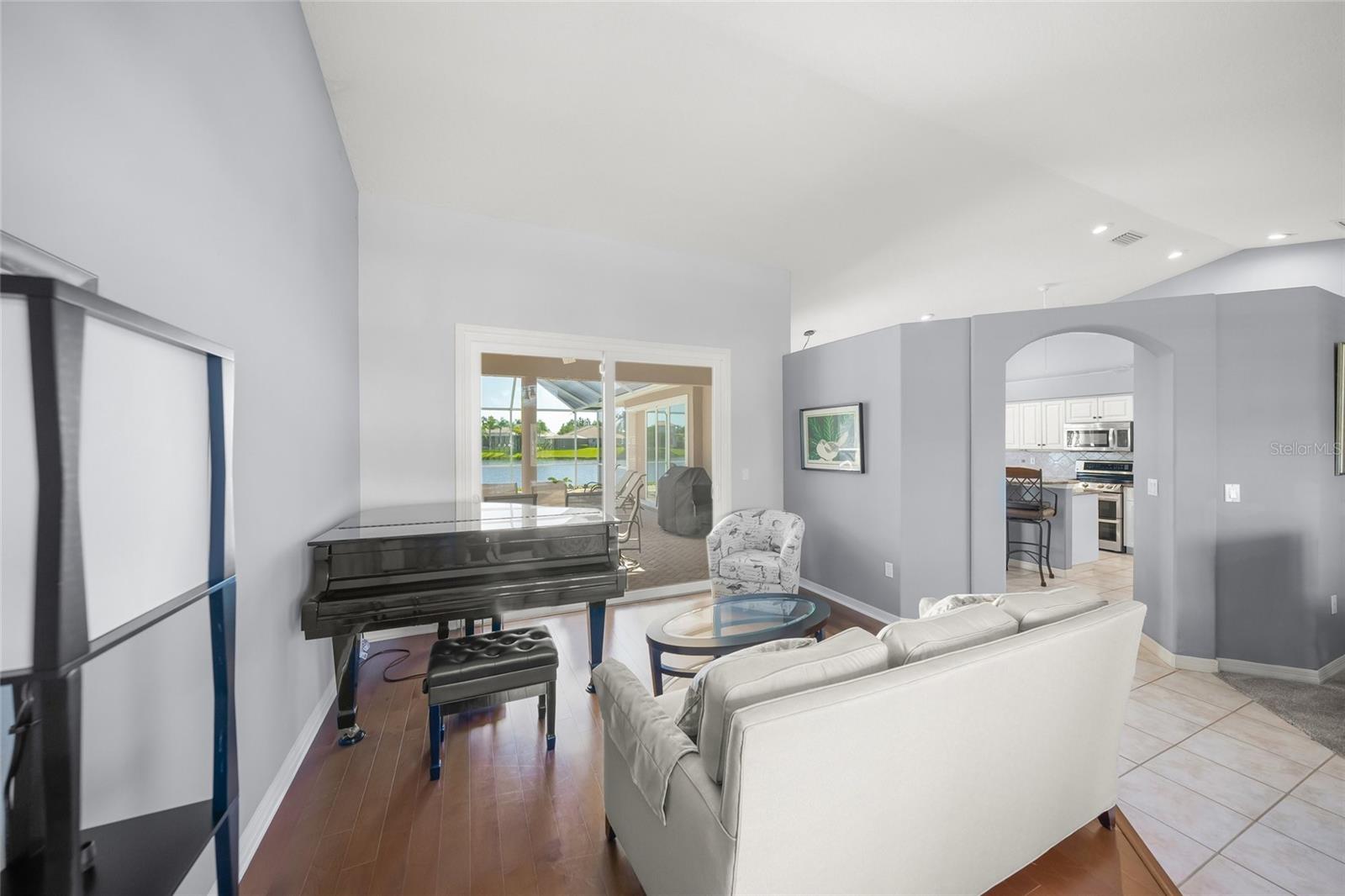 BARTON FARMS, LAUREL LAKES - Residential