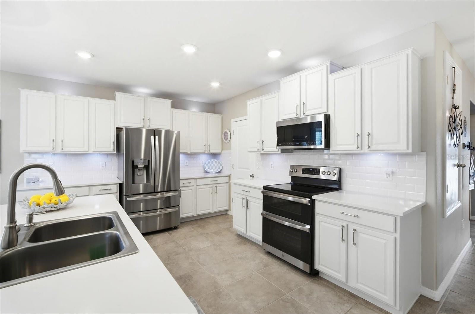 CARLTON LAKES WEST PH 1 & - Residential