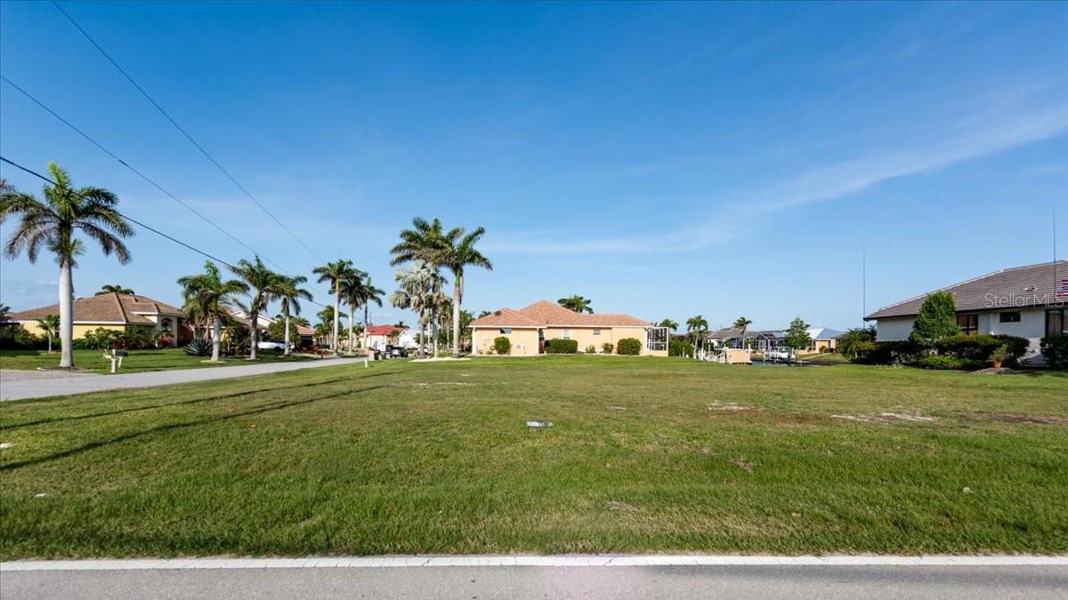 PUNTA GORDA ISLES SEC 14 - Land