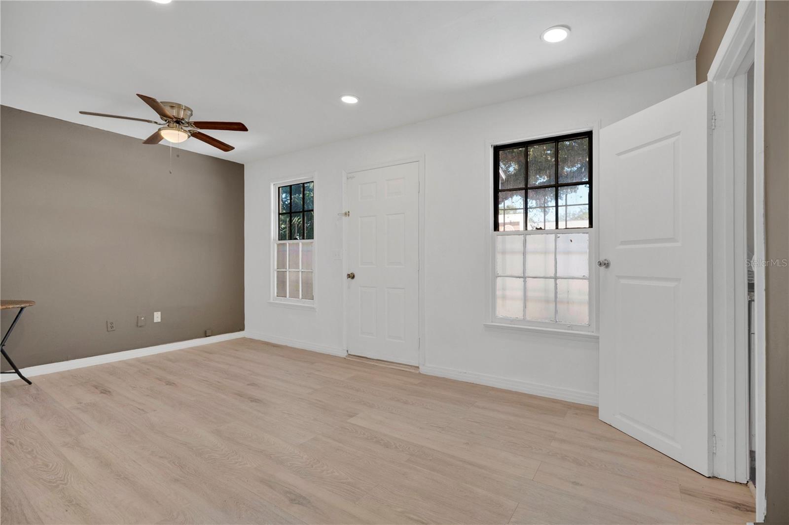 820 HOFFNER AVENUE
