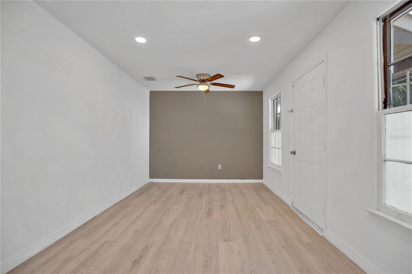 820 HOFFNER AVENUE