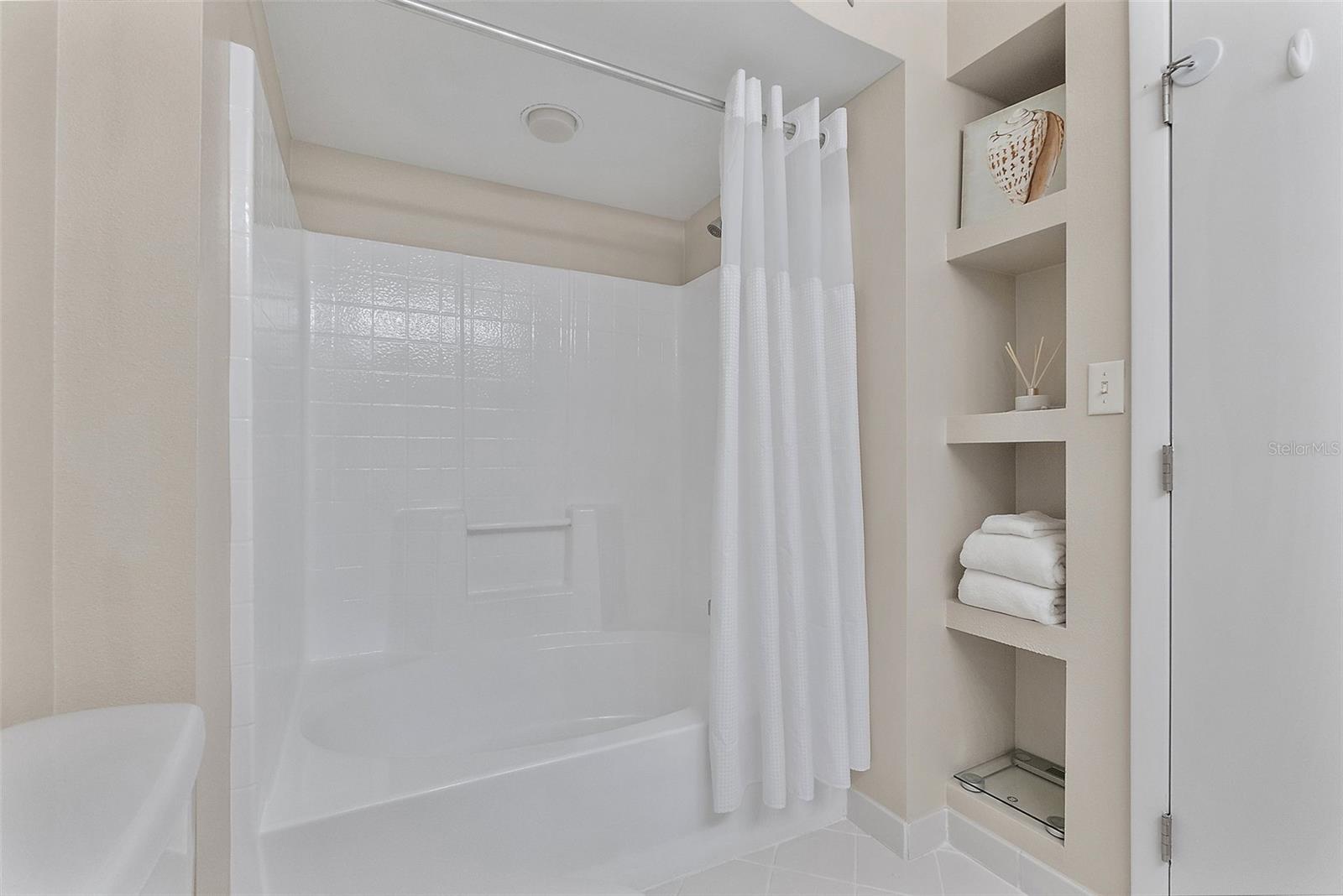 BAHIA VISTA UNIT III - Residential