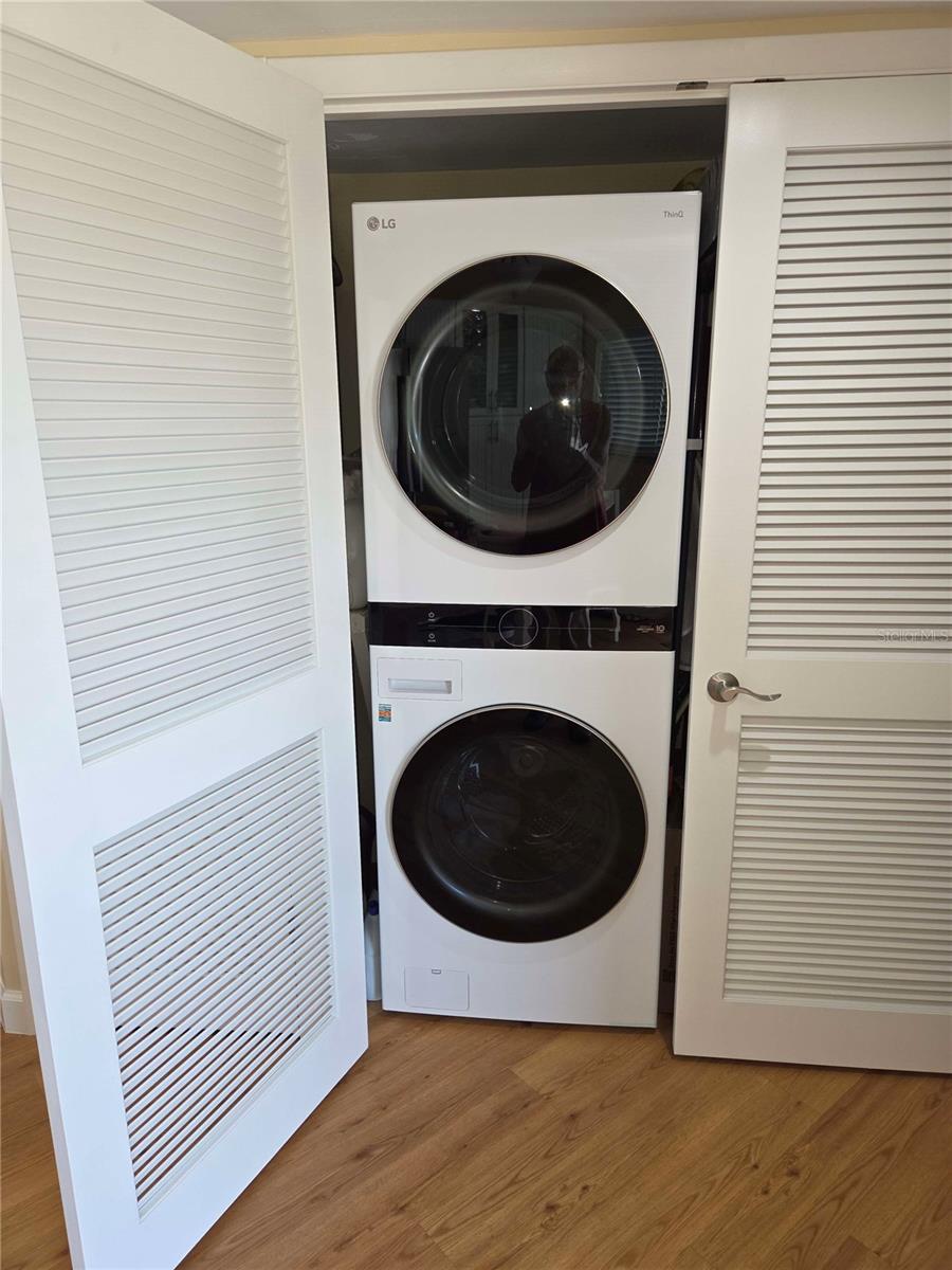 LEMON BAY BREEZES PH 01 - Residential