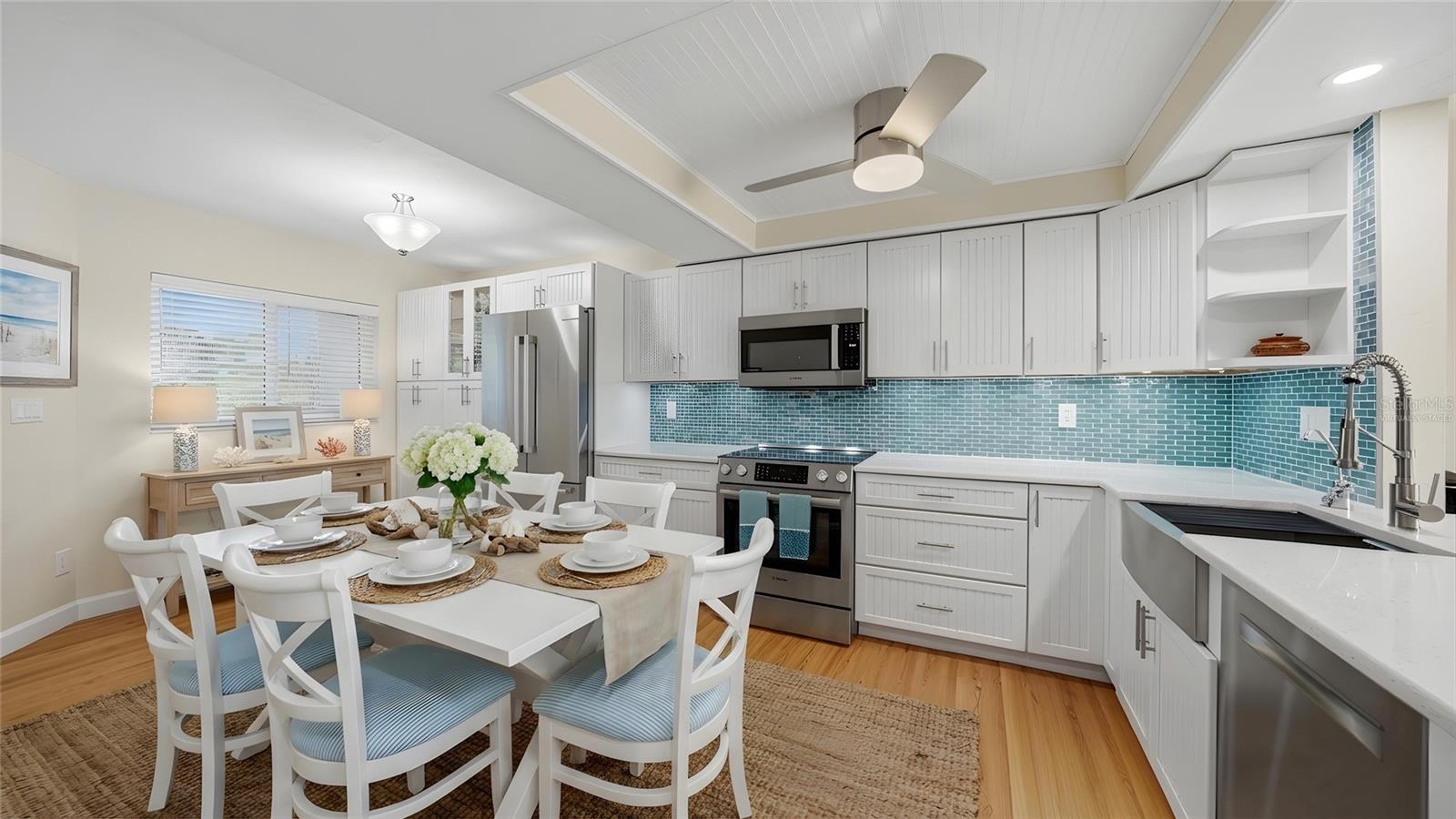 LEMON BAY BREEZES PH 01 - Residential