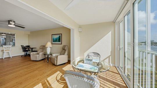 LEMON BAY BREEZES PH 01 - Residential