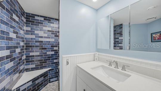 LEMON BAY BREEZES PH 01 - Residential