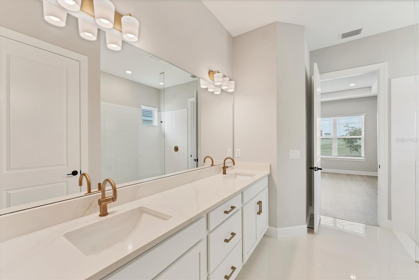 AZARIO ESPLANADE PH VI - Residential