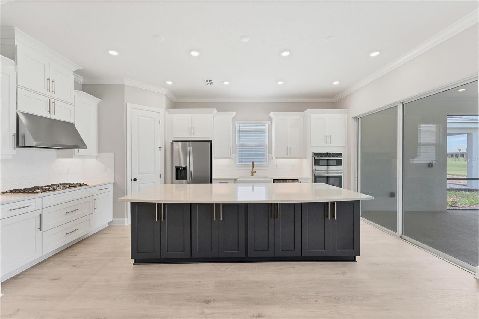 AZARIO ESPLANADE PH VI - Residential