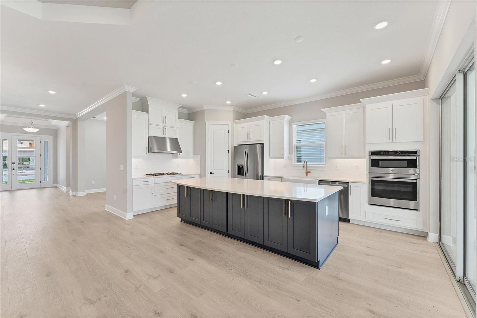 AZARIO ESPLANADE PH VI - Residential