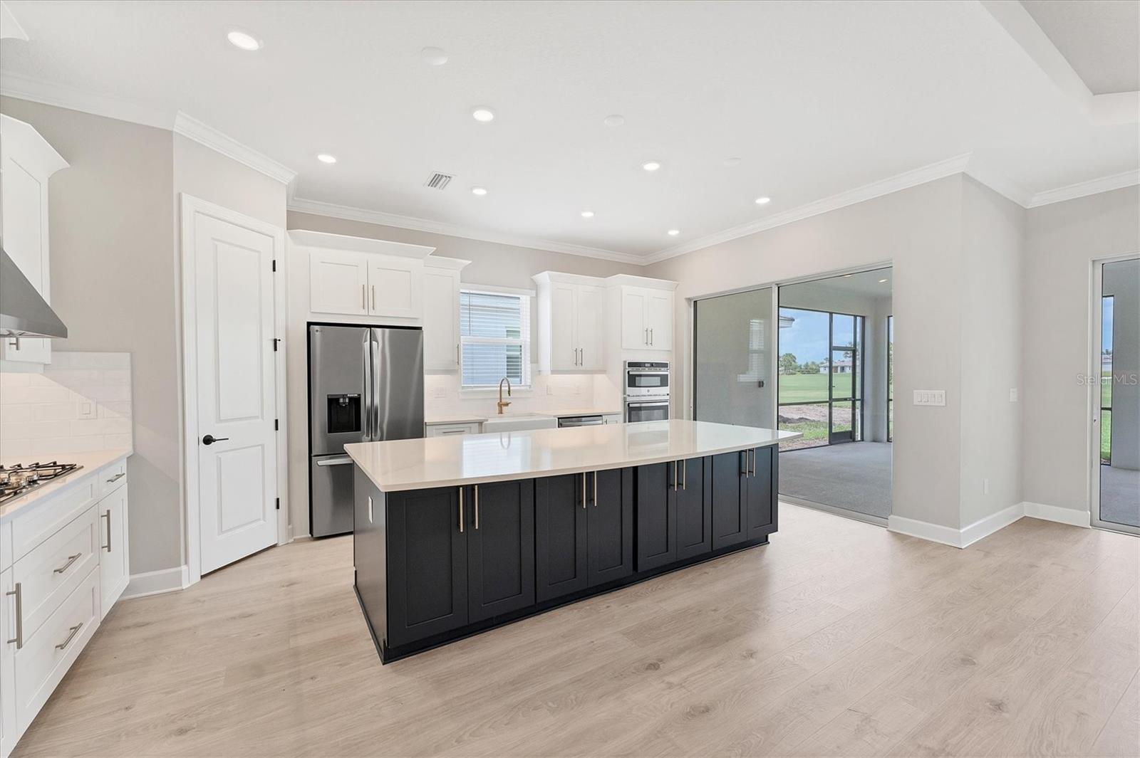 AZARIO ESPLANADE PH VI - Residential