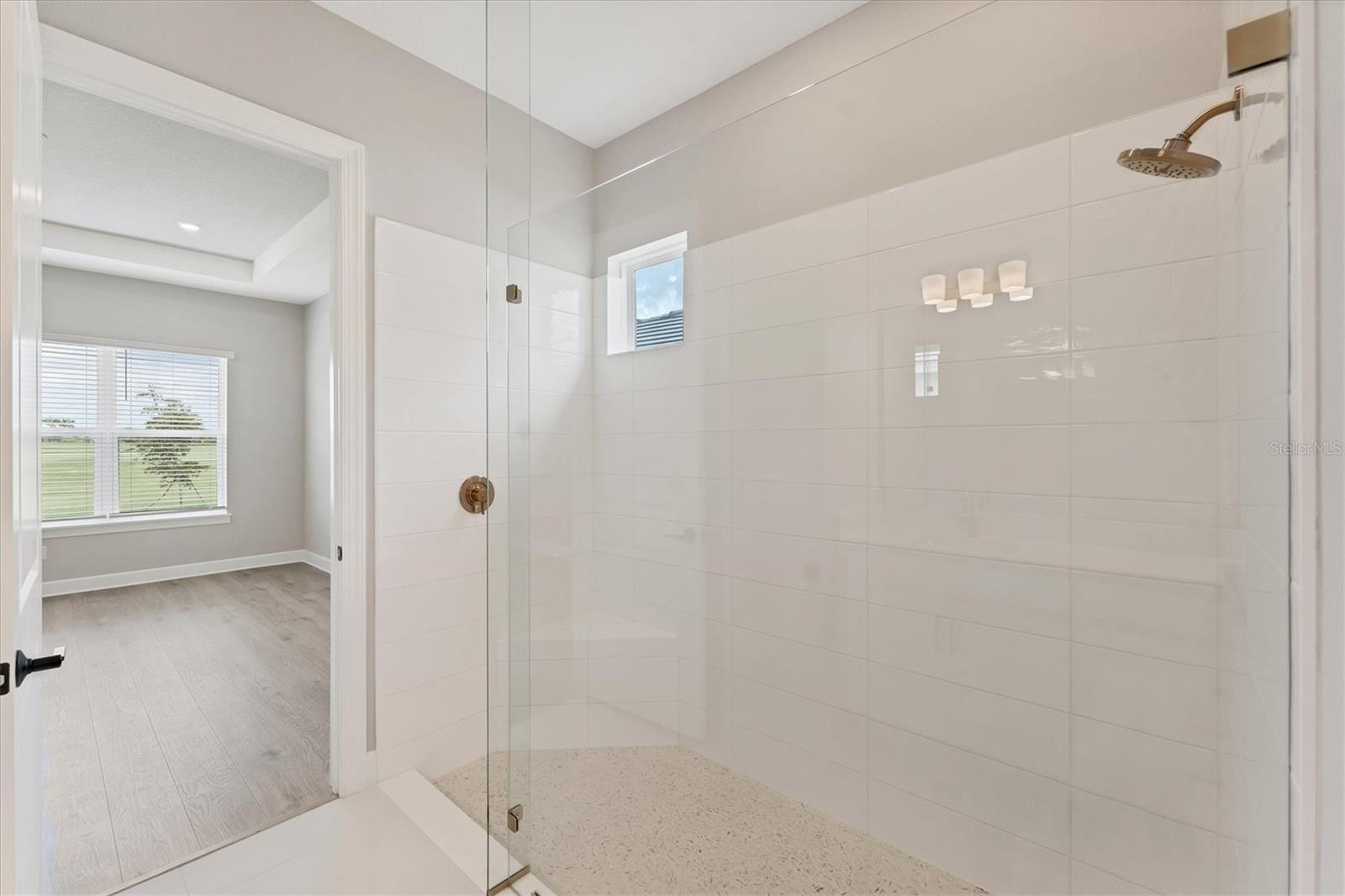 AZARIO ESPLANADE PH VI - Residential