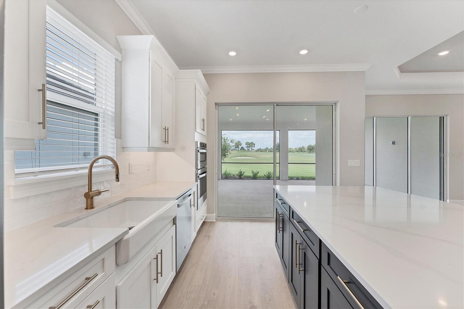 AZARIO ESPLANADE PH VI - Residential