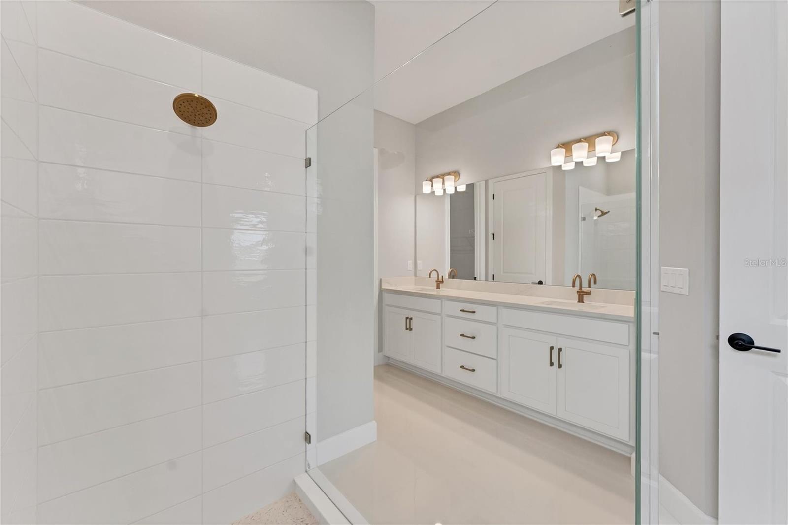 AZARIO ESPLANADE PH VI - Residential