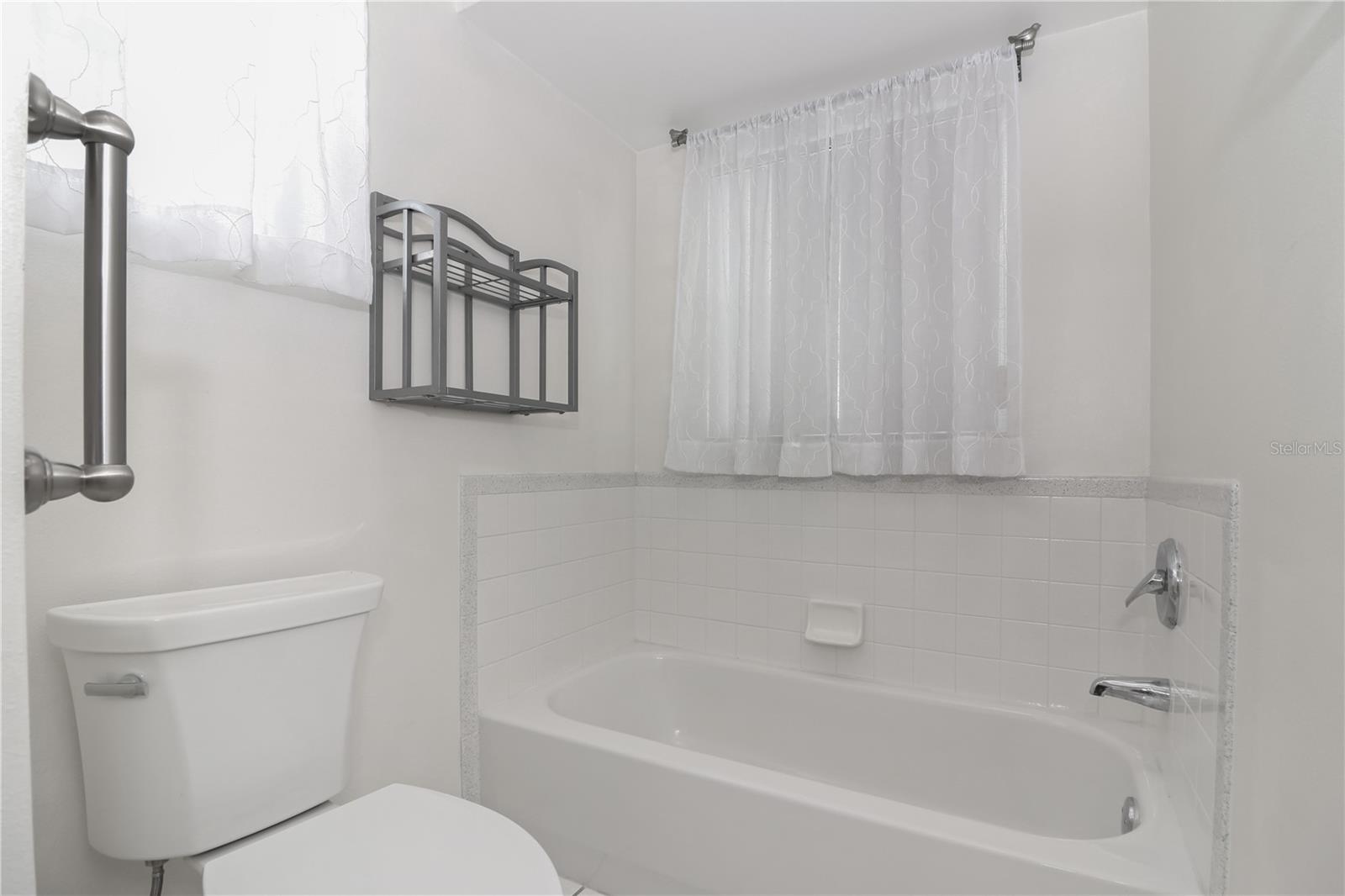 ROYAL HIGHLANDS PH IA SUB - Residential Lease