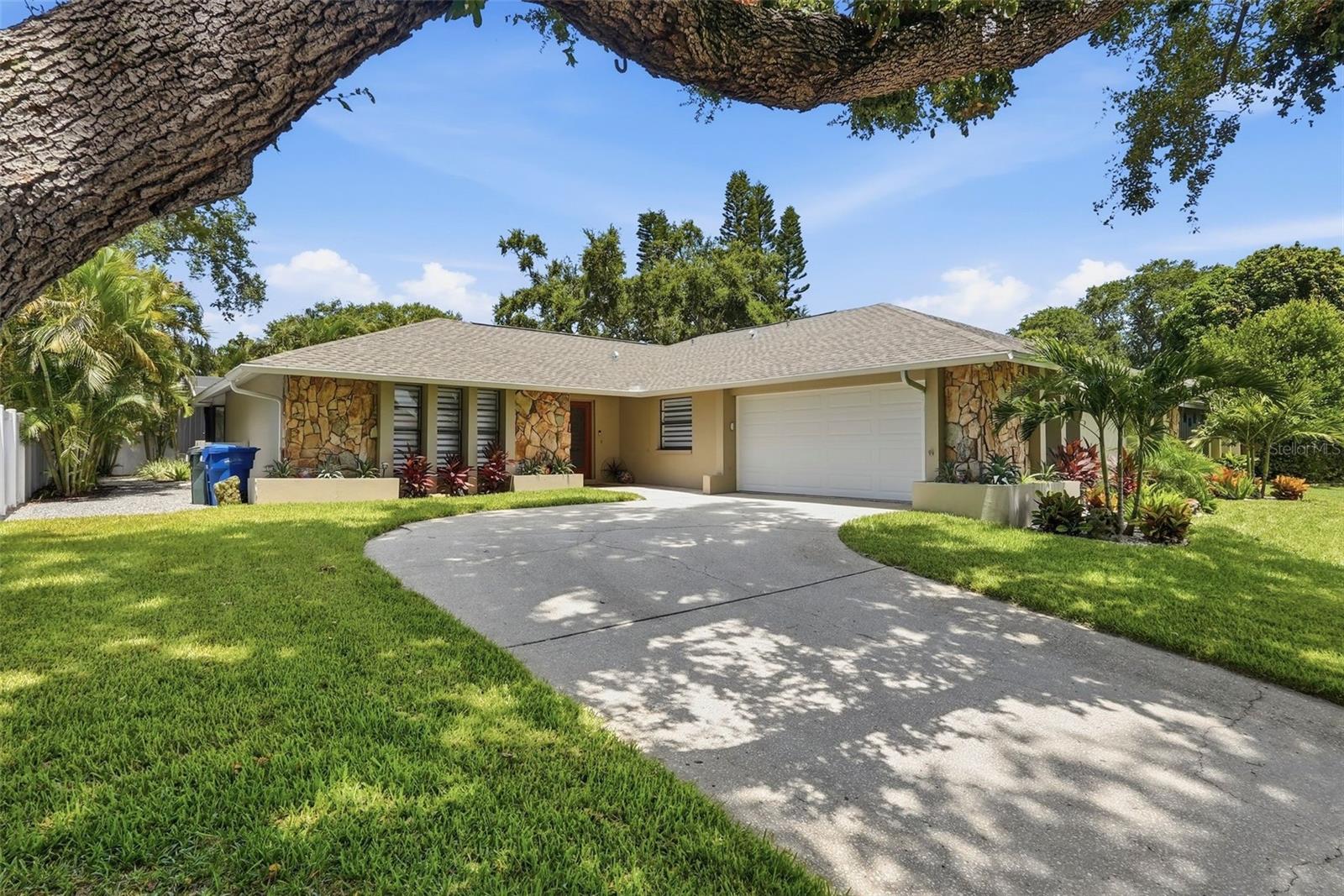 707 KNOLLWOOD DRIVE