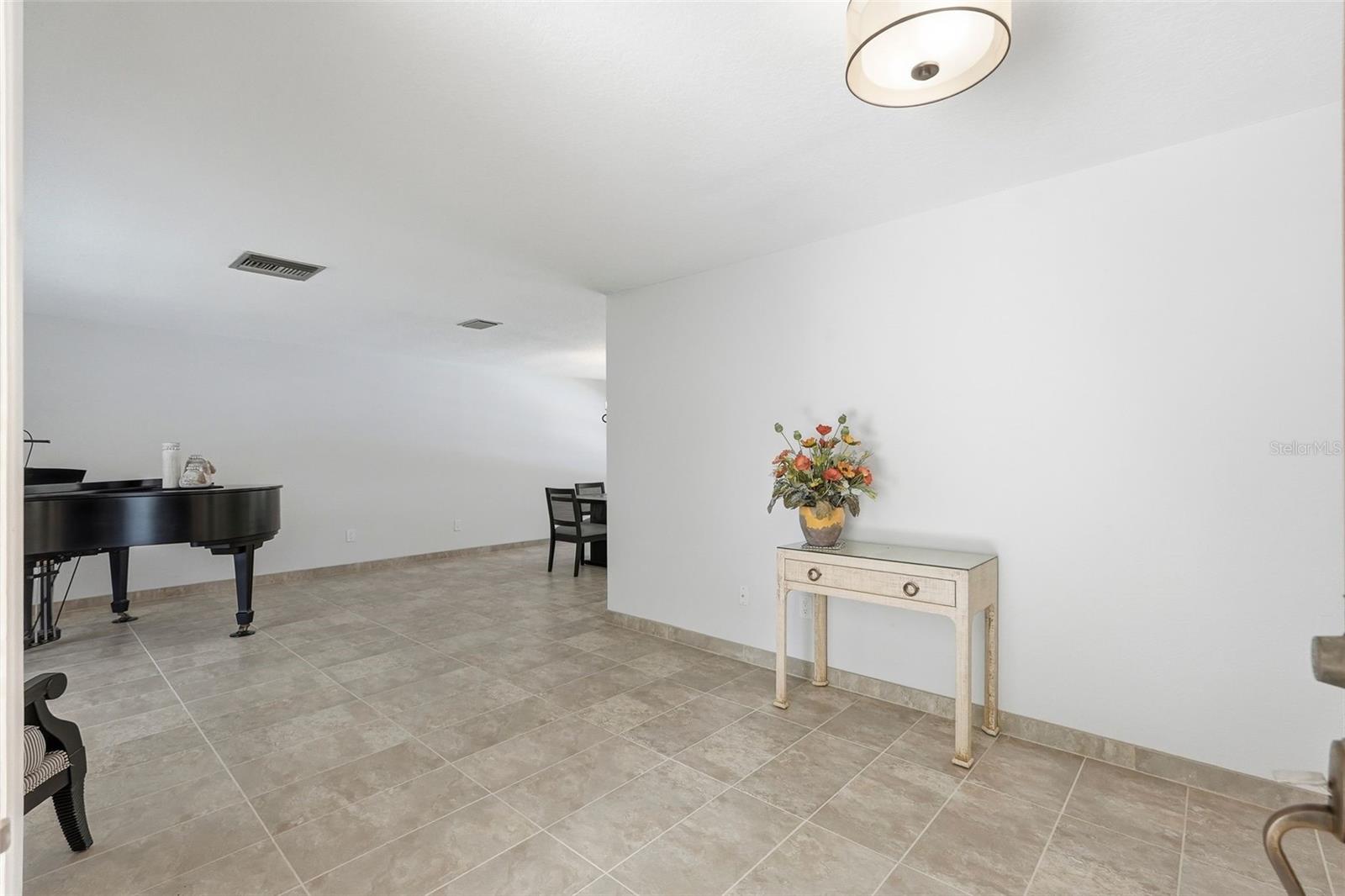 707 KNOLLWOOD DRIVE