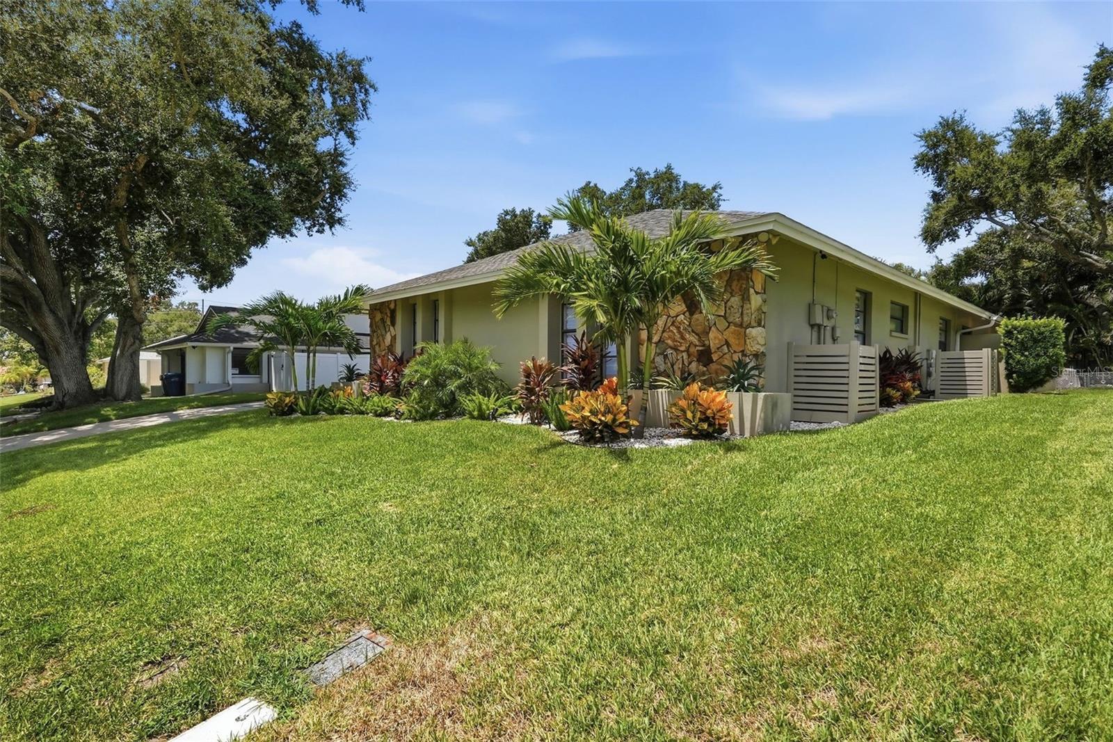 707 KNOLLWOOD DRIVE