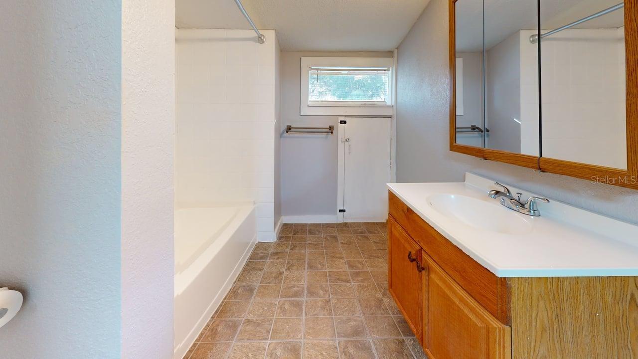 DELAND E 160 FT BLK 142 - Residential Lease