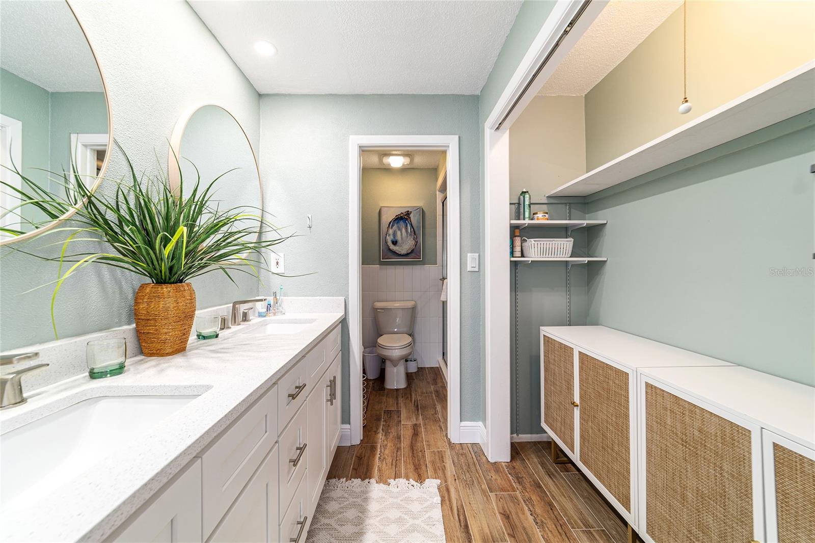 BAY VILLA CONDO - Residential