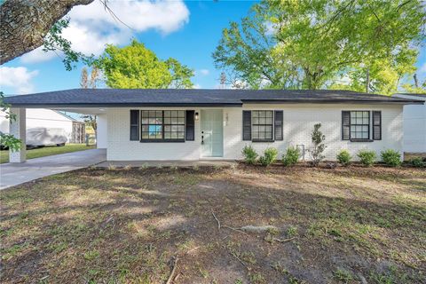 Photo of 1421 Grace Street N, Lakeland, FL 33810 (MLS # L4960556)