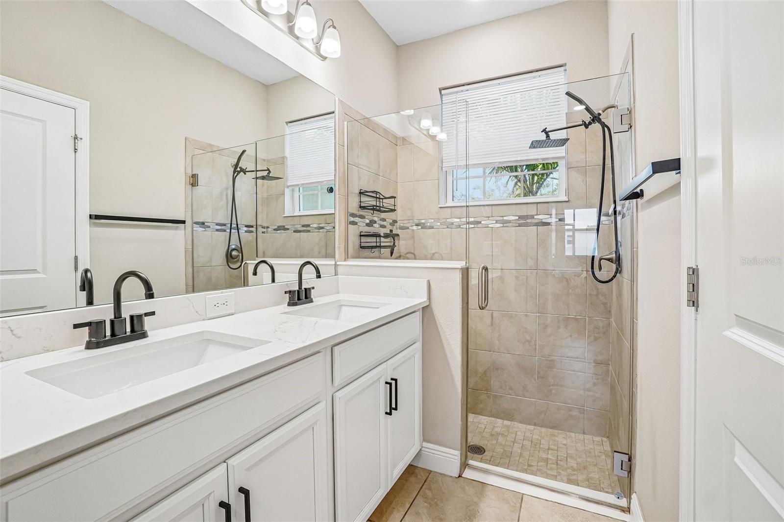 HERITAGE OAKS TWNHMS - Residential