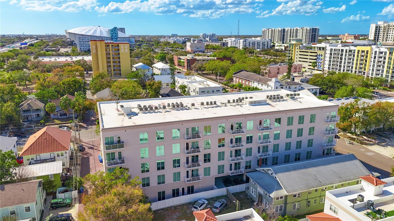 DOMUS URBANA CONDO - Residential