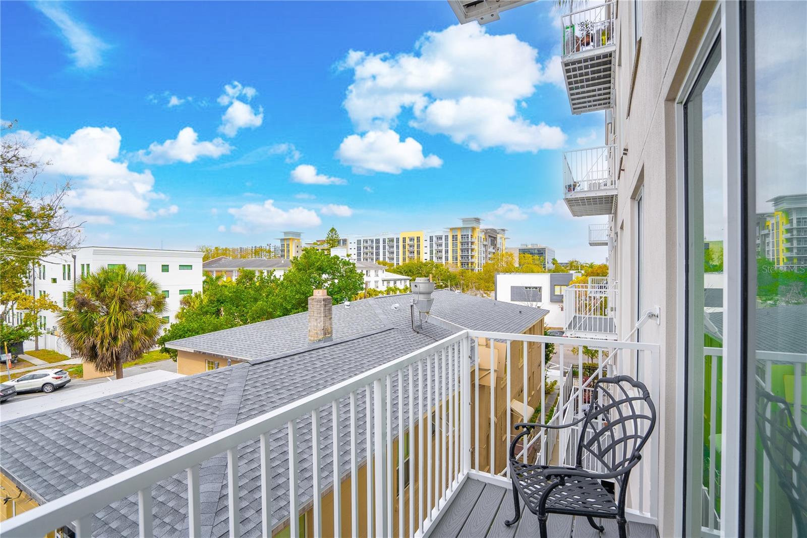 DOMUS URBANA CONDO - Residential