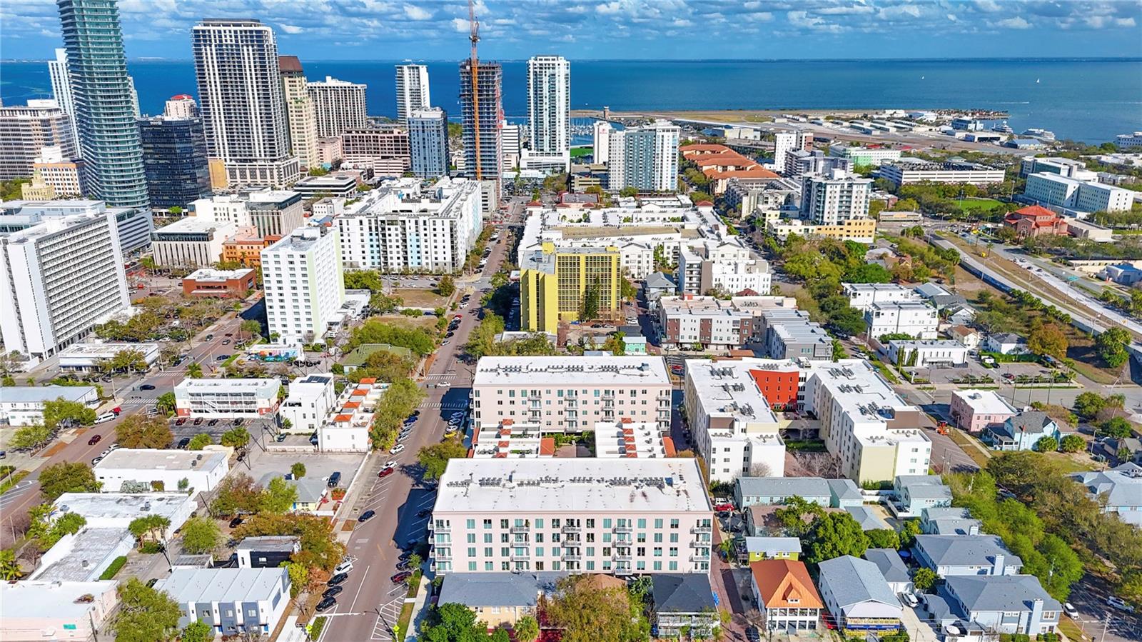 DOMUS URBANA CONDO - Residential