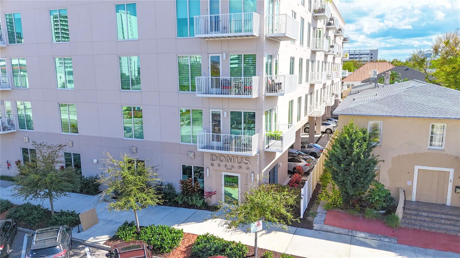 DOMUS URBANA CONDO - Residential